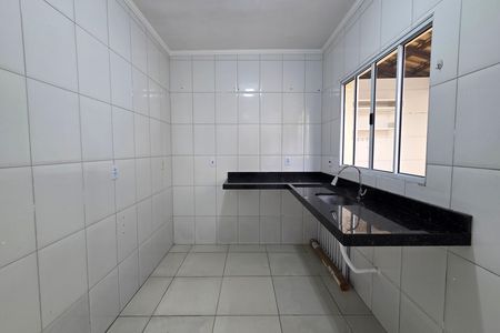 Cozinha de casa de condomínio para alugar com 2 quartos, 59m² em Vila Antartica, Praia Grande