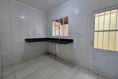 Cozinha de casa de condomínio para alugar com 2 quartos, 59m² em Vila Antartica, Praia Grande