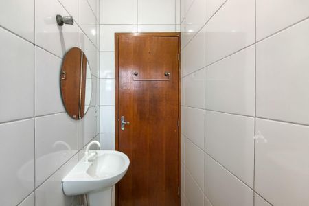 Casa de condomínio para alugar com 59m², 2 quartos e 1 vaga Casa de condomínio para alugar com 59m², 2 quartos e 1 vagaBanheiro