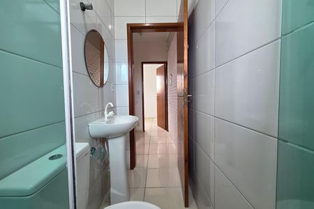Banheiro de casa de condomínio para alugar com 2 quartos, 59m² em Vila Antartica, Praia Grande