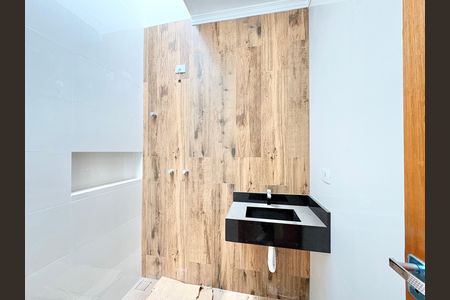 Casa à venda com 103m², 3 quartos e 2 vagas Casa à venda com 103m², 3 quartos e 2 vagasBanheiro
