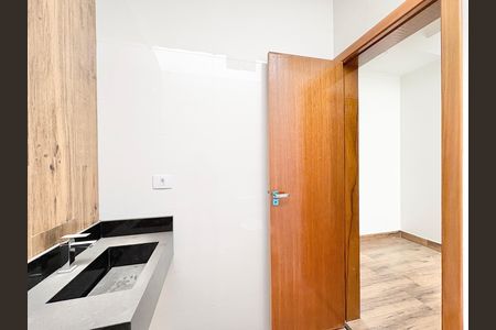Casa à venda com 103m², 3 quartos e 2 vagas Casa à venda com 103m², 3 quartos e 2 vagasBanheiro