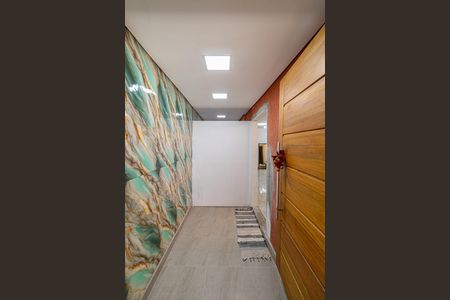 Casa para alugar com 80m², 2 quartos e 2 vagas Casa para alugar com 80m², 2 quartos e 2 vagasEscada