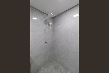 Casa para alugar com 80m², 2 quartos e 2 vagas Casa para alugar com 80m², 2 quartos e 2 vagasBanheiro Suíte