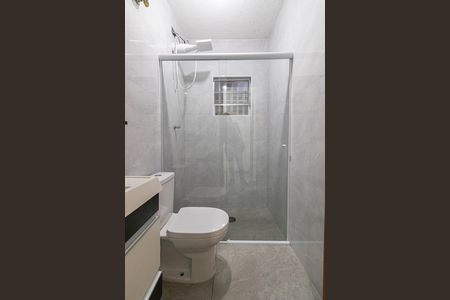 Banheiro  de casa para alugar com 2 quartos, 80m² em Vila Cisper, São Paulo