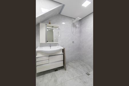 Casa para alugar com 80m², 2 quartos e 2 vagas Casa para alugar com 80m², 2 quartos e 2 vagasBanheiro Suíte
