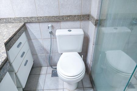 Apartamento à venda com 64m², 2 quartos e 1 vaga Apartamento à venda com 64m², 2 quartos e 1 vagaBanheiro