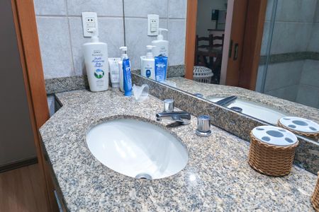 Apartamento à venda com 64m², 2 quartos e 1 vaga Apartamento à venda com 64m², 2 quartos e 1 vagaBanheiro