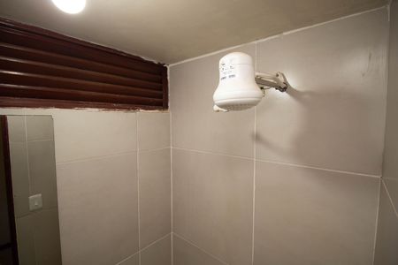 Banheiro de kitnet/studio para alugar com 1 quarto, 22m² em Shcn, Brasília