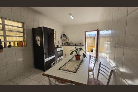 Casa à venda com 100m², 3 quartos e 2 vagas
