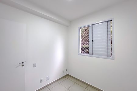 Quarto 2 de apartamento para alugar com 2 quartos, 45m² em Jardim Sabara, São Paulo