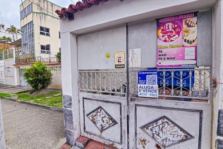 Casa para alugar com 100m², 3 quartos e 1 vagaFachada com placa