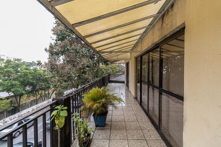 Casa à venda com 537m², 2 quartos e 8 vagasVaranda