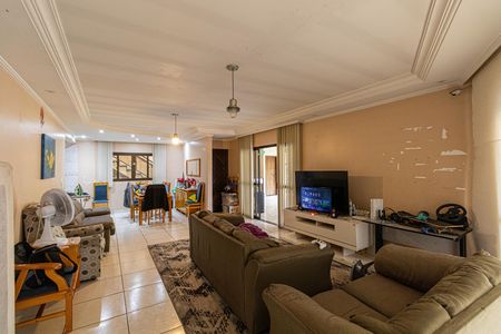Casa à venda com 537m², 2 quartos e 8 vagasSala e Cozinha