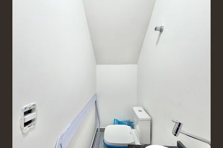 Casa à venda com 140m², 3 quartos e 2 vagas Casa à venda com 140m², 3 quartos e 2 vagasBanheiro de serviço