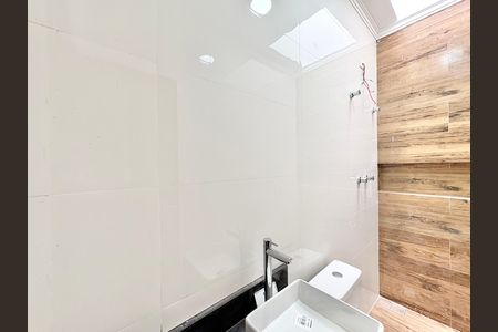 Casa à venda com 140m², 3 quartos e 2 vagas Casa à venda com 140m², 3 quartos e 2 vagasBanheiro