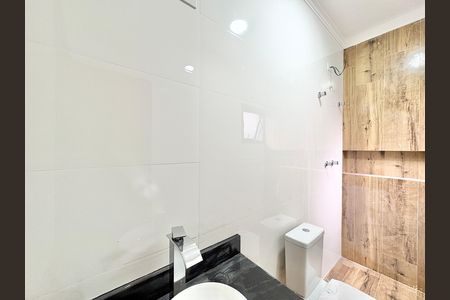 Casa à venda com 140m², 3 quartos e 2 vagas Casa à venda com 140m², 3 quartos e 2 vagasBanheiro da Suíte