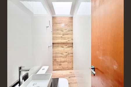 Casa à venda com 140m², 3 quartos e 2 vagas Casa à venda com 140m², 3 quartos e 2 vagasBanheiro