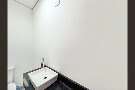 Casa à venda com 140m², 3 quartos e 2 vagas Casa à venda com 140m², 3 quartos e 2 vagasLavabo