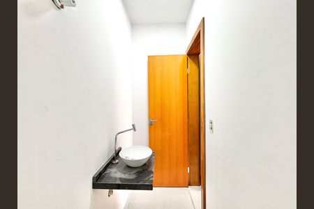 Casa à venda com 140m², 3 quartos e 2 vagas Casa à venda com 140m², 3 quartos e 2 vagasBanheiro de serviço