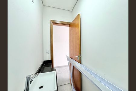 Casa à venda com 140m², 3 quartos e 2 vagas Casa à venda com 140m², 3 quartos e 2 vagasLavabo