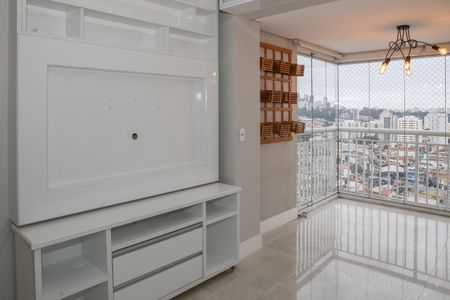 Apartamento à venda com 63m², 2 quartos e 1 vaga Apartamento à venda com 63m², 2 quartos e 1 vagaSala e Sacada