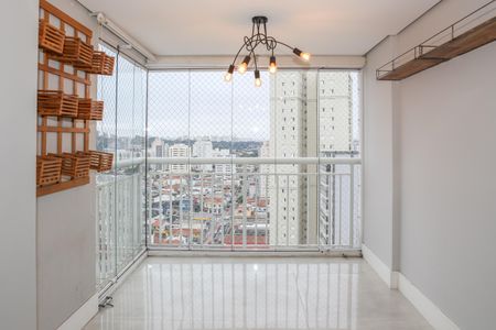 Apartamento à venda com 63m², 2 quartos e 1 vaga Apartamento à venda com 63m², 2 quartos e 1 vagaSala e Sacada