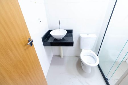 Banheiro de apartamento para alugar com 2 quartos, 45m² em Inhoaíba, Rio de Janeiro