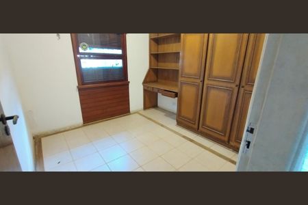 Casa à venda com 300m², 3 quartos e 2 vagas