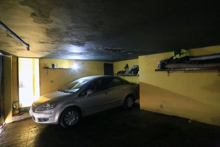 Garagem de casa à venda com 3 quartos, 291m² em Serra, Belo Horizonte