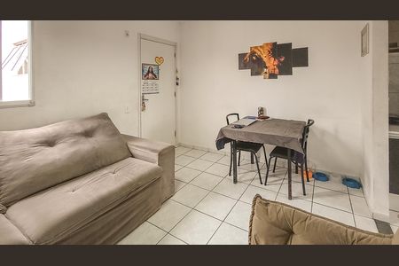 Sala de apartamento para alugar com 2 quartos, 48m² em Jardim Belcito, São Paulo