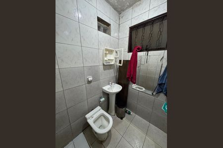 Casa à venda com 150m², 9 quartos e 2 vagas Casa à venda com 150m², 9 quartos e 2 vagasBanheiro anexo 1