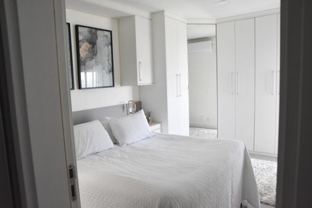 Apartamento à venda com 229m², 3 quartos e 4 vagassuite1