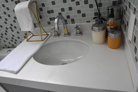 Apartamento à venda com 229m², 3 quartos e 4 vagasbanheiro da suite 1