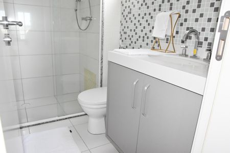Apartamento à venda com 229m², 3 quartos e 4 vagasbanheiro da suite 1