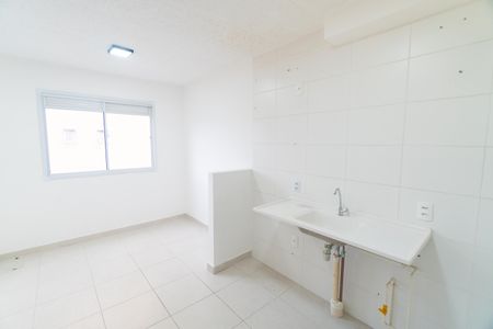 Sala/Cozinha de apartamento à venda com 2 quartos, 32m² em Jardim Itacolomi, São Paulo