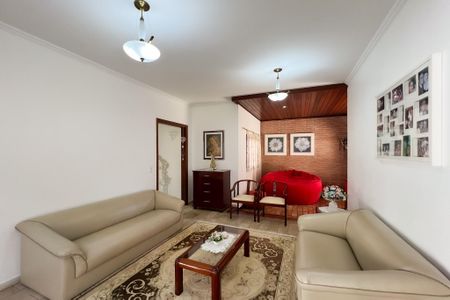 Casa de condomínio à venda com 356m², 4 quartos e 5 vagas Casa de condomínio à venda com 356m², 4 quartos e 5 vagasSala de estar