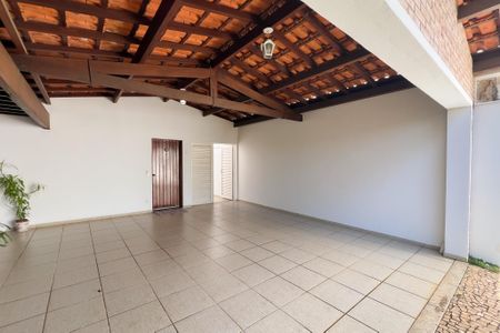 Casa de condomínio à venda com 356m², 4 quartos e 5 vagas Casa de condomínio à venda com 356m², 4 quartos e 5 vagasGaragem