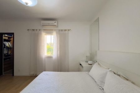 Casa de condomínio à venda com 356m², 4 quartos e 5 vagas Casa de condomínio à venda com 356m², 4 quartos e 5 vagasSuíte 1