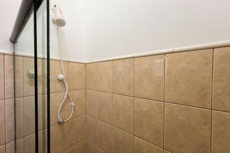 Casa de condomínio à venda com 356m², 4 quartos e 5 vagas Casa de condomínio à venda com 356m², 4 quartos e 5 vagasBanheiro da Suíte 2