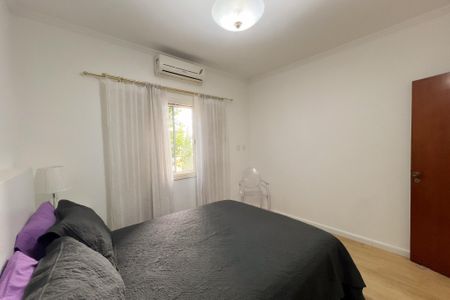 Casa de condomínio à venda com 356m², 4 quartos e 5 vagas Casa de condomínio à venda com 356m², 4 quartos e 5 vagasQuarto 2