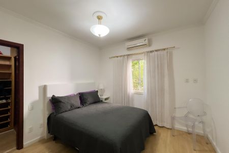 Casa de condomínio à venda com 356m², 4 quartos e 5 vagas Casa de condomínio à venda com 356m², 4 quartos e 5 vagasQuarto 2