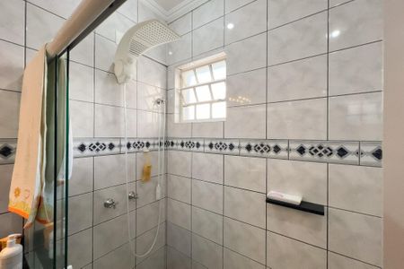 Casa de condomínio à venda com 356m², 4 quartos e 5 vagas Casa de condomínio à venda com 356m², 4 quartos e 5 vagasBanheiro da Suíte 1
