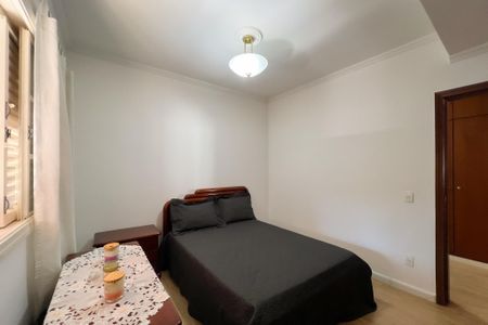 Casa de condomínio à venda com 356m², 4 quartos e 5 vagas Casa de condomínio à venda com 356m², 4 quartos e 5 vagasQuarto 1