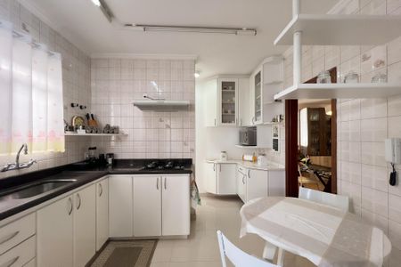 Casa de condomínio à venda com 356m², 4 quartos e 5 vagas Casa de condomínio à venda com 356m², 4 quartos e 5 vagasCozinha