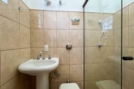 Casa de condomínio à venda com 356m², 4 quartos e 5 vagas Casa de condomínio à venda com 356m², 4 quartos e 5 vagasBanheiro da Suíte 2