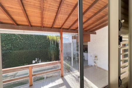 Casa de condomínio à venda com 356m², 4 quartos e 5 vagas Casa de condomínio à venda com 356m², 4 quartos e 5 vagasVista do Quarto 1