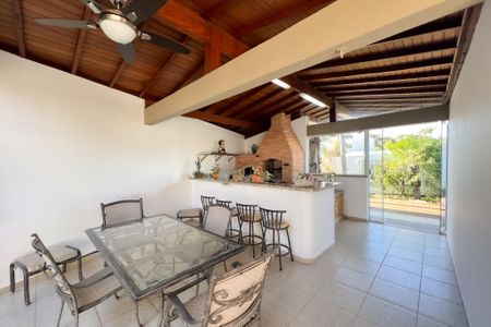 Casa de condomínio à venda com 356m², 4 quartos e 5 vagas Casa de condomínio à venda com 356m², 4 quartos e 5 vagasEspaço Gourmet