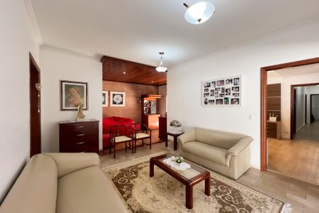 Casa de condomínio à venda com 356m², 4 quartos e 5 vagas Casa de condomínio à venda com 356m², 4 quartos e 5 vagasSala de estar