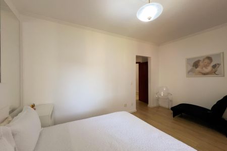 Casa de condomínio à venda com 356m², 4 quartos e 5 vagas Casa de condomínio à venda com 356m², 4 quartos e 5 vagasSuíte 1